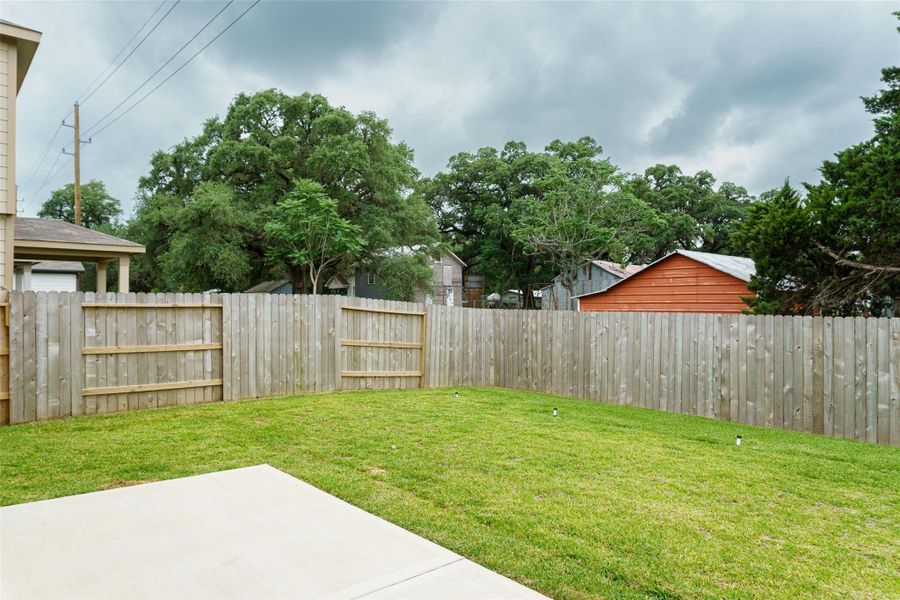 Exterior details and patio area of a home in Oakwood Trails, Tomball (Image 4).