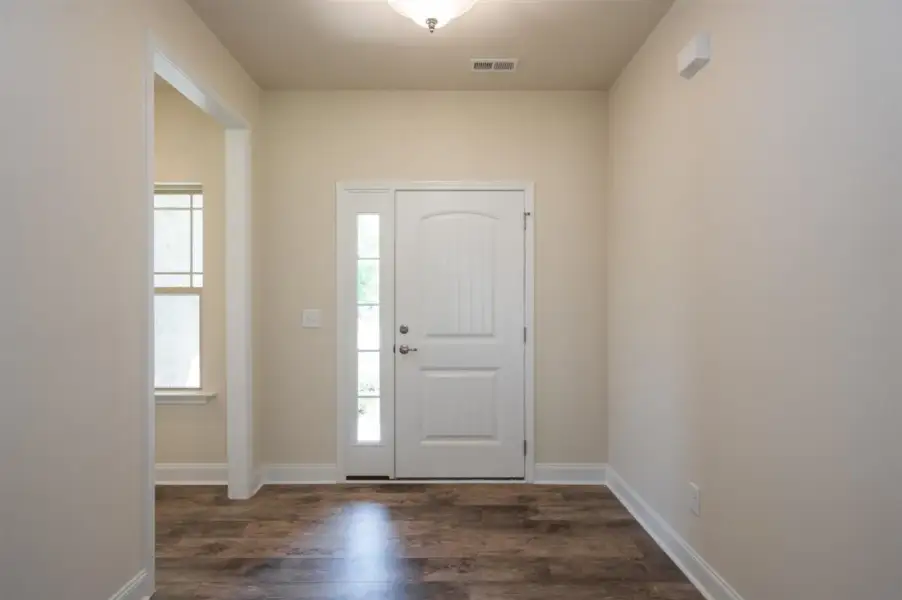 Representative unfurnished interior of a home built from the 1602-2 by Adams Homes in Ham Farm, La Grange (Image 10).