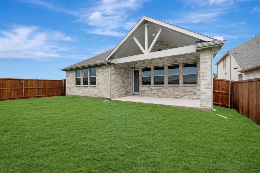 Exterior details and patio area of a home in Heritage Ranch, Sherman (Image 16).