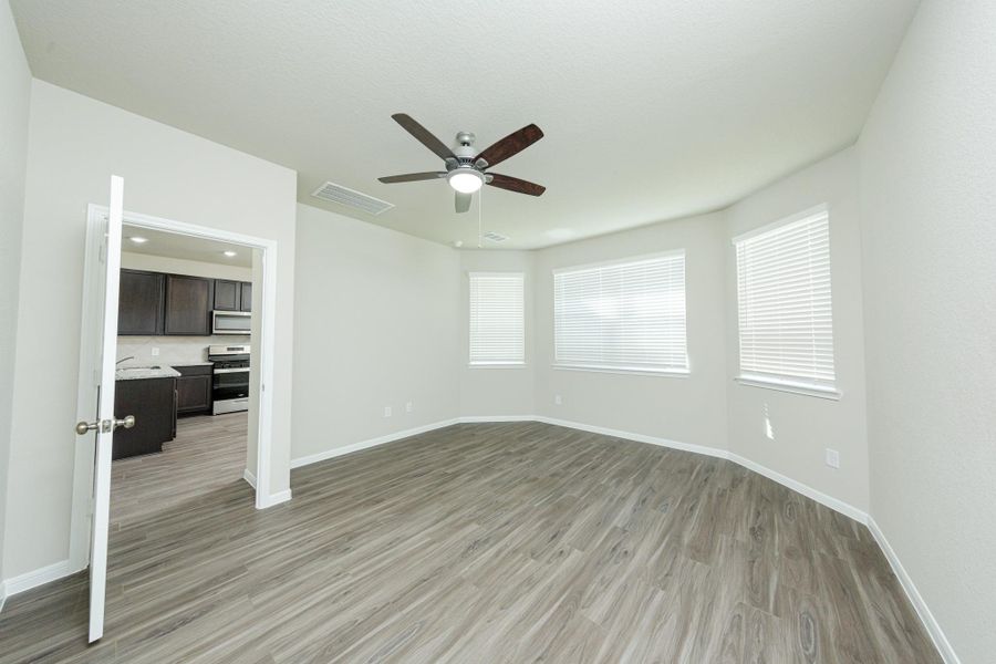 Spacious, unfurnished interior of a new home in Mackenzie Creek, Conroe (Image 12). Spacious, unfurnished interior of a new home in Mackenzie Creek, Conroe (Image 12).
