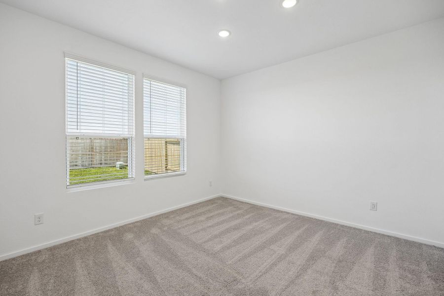 Spacious, unfurnished interior of a new home in Stokesbury, Waller (Image 24).