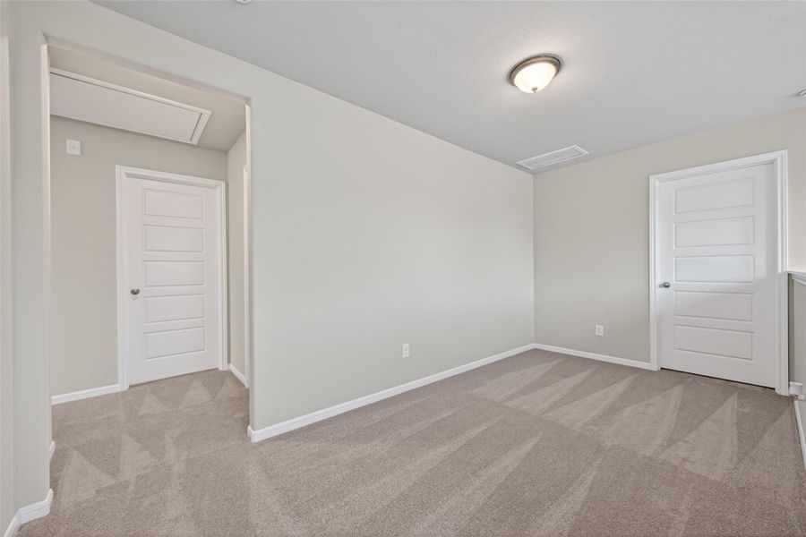 Spacious, unfurnished interior of a new home in Woodland Lakes, Huffman (Image 30).