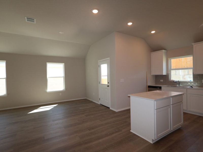 Spacious, unfurnished interior of a new home in Cascades at Onion Creek, Austin (Image 12).