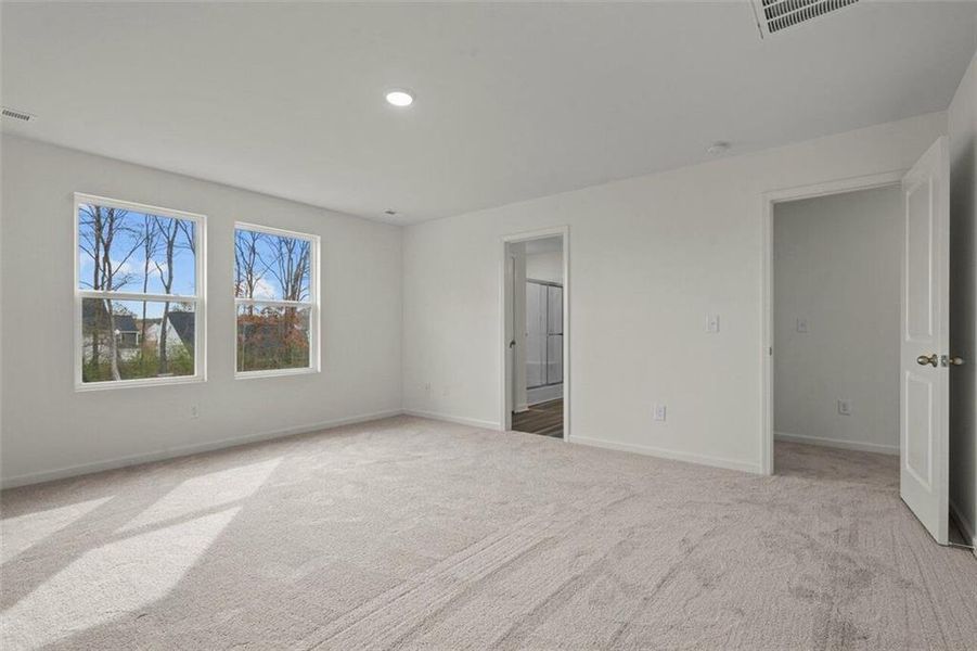 Spacious, unfurnished interior of a new home in Mt. Tabor Ridge, Dallas (Image 11).
