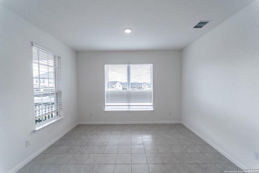 Spacious, unfurnished interior of a new home in Arcadia Ridge, San Antonio (Image 12).