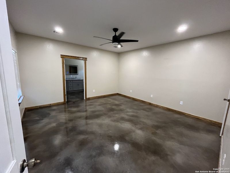 Spacious, unfurnished interior of a new home in , Bandera (Image 10).