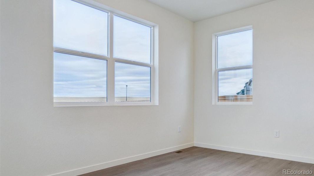 Spacious, unfurnished interior of a new home in Silver Peaks, Lochbuie (Image 12).