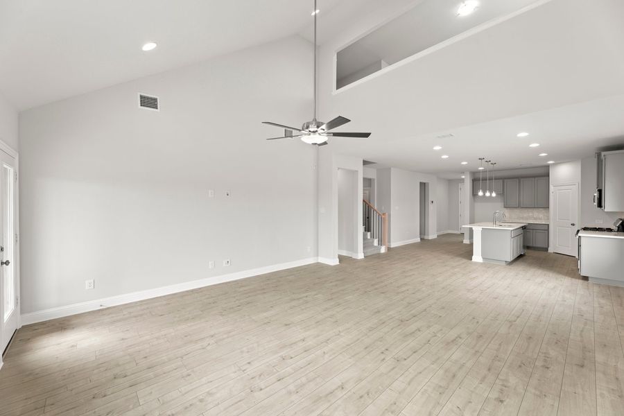 Spacious, unfurnished interior of a new home in Creekside, Royse City (Image 15).