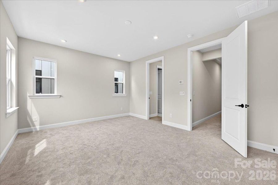 PLight filled primary en suite