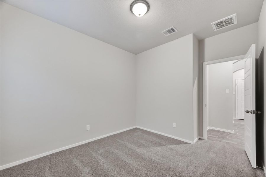 Spacious, unfurnished interior of a new home in Rollingbrook Estates, Baytown (Image 25).