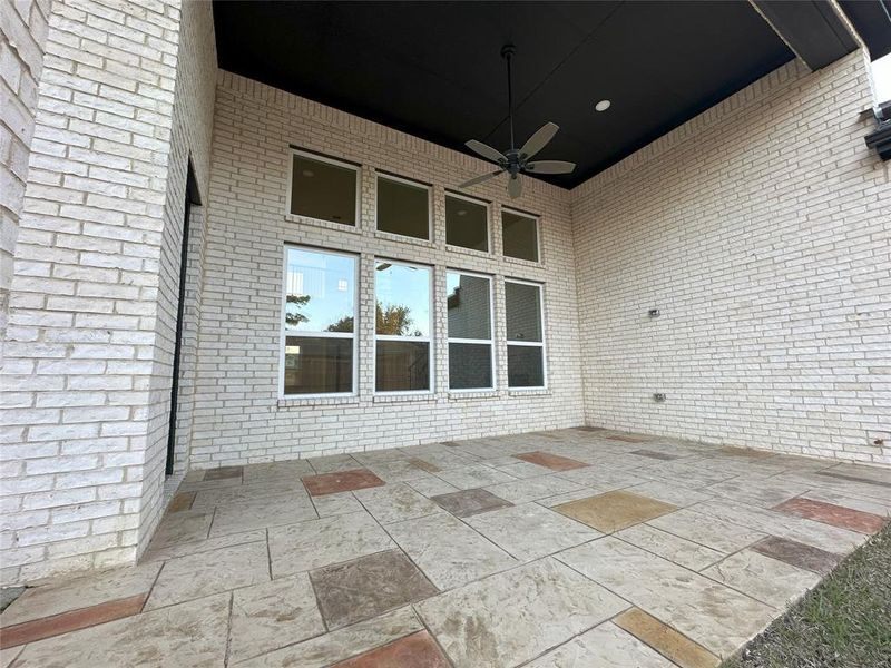 View of patio / terrace with ceiling fan