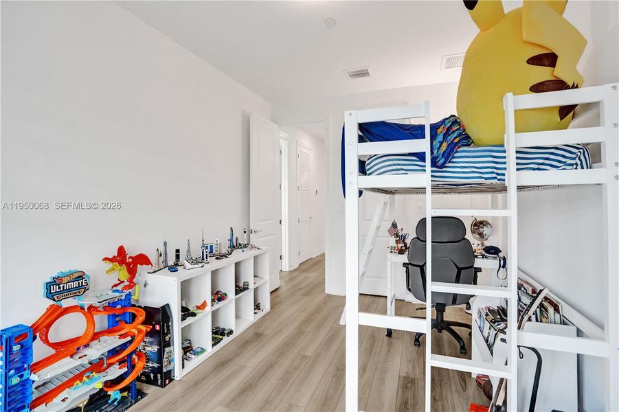 Furnished interior view inside a new home in , Plantation (Image 55).