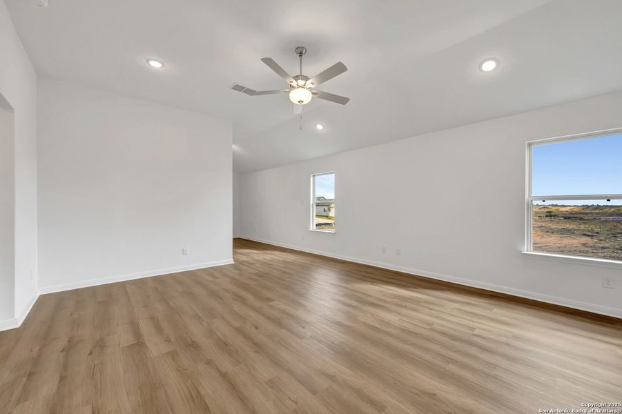 Spacious, unfurnished interior of a new home in Park Place, New Braunfels (Image 38).