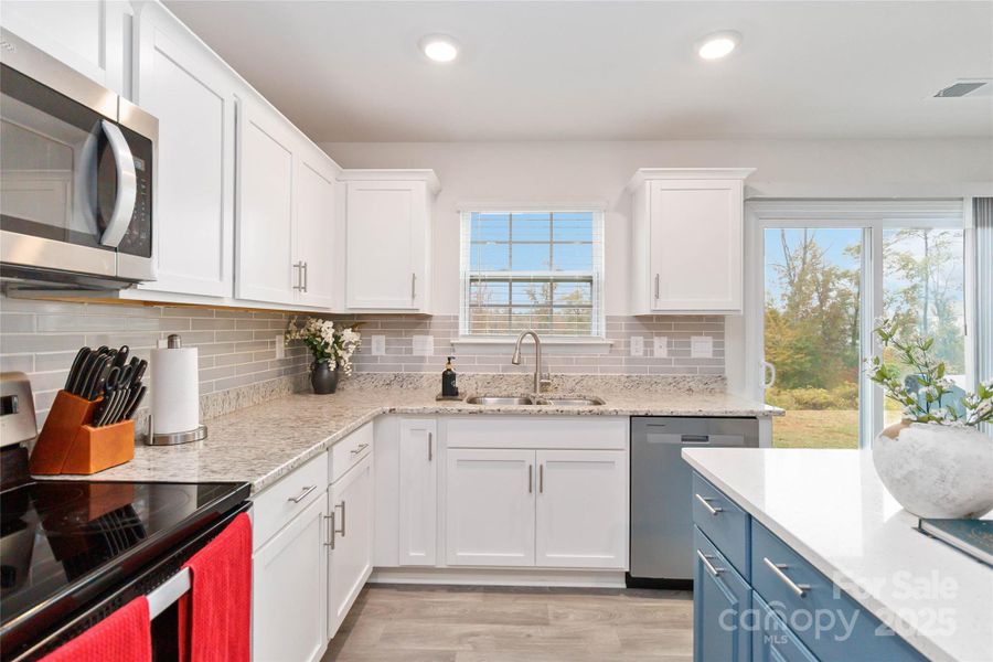 Furnished interior view inside a new home in Spencer Mountain Village, Dallas (Image 11).