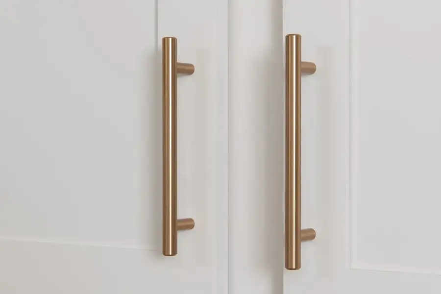 Interior Design Finishes: AW Collection® Serene. Actual finishes may vary.