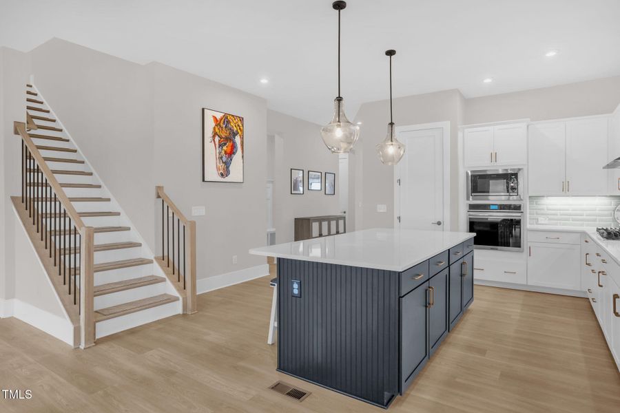 12-web-or-mls-4421 Bridle Run Dr-12