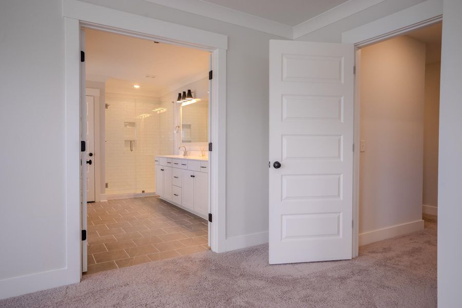 Spacious, unfurnished interior of a new home in Hewing Farms, Summerville (Image 40).