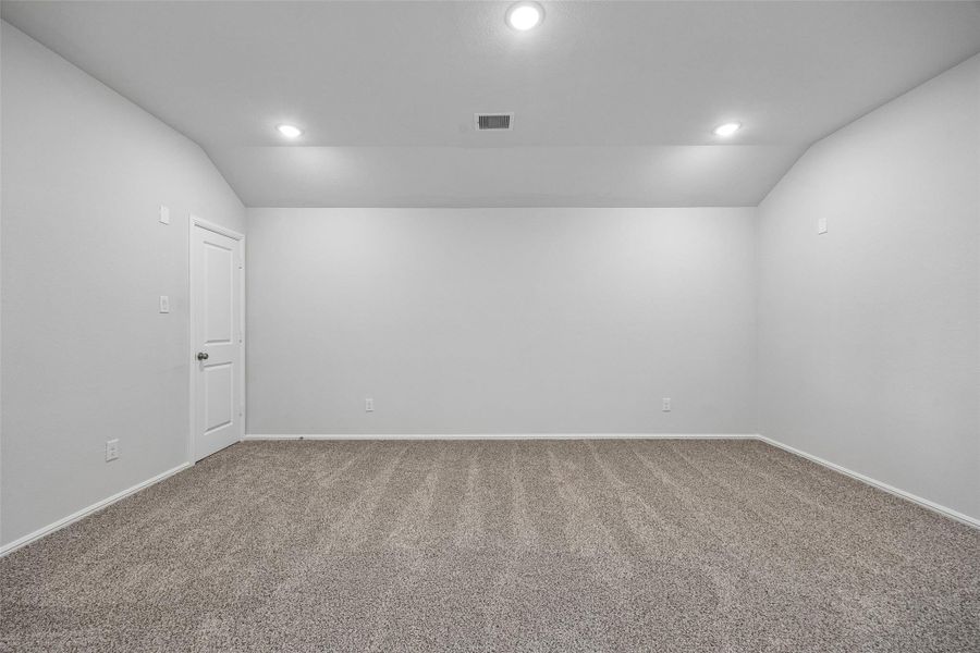 Spacious, unfurnished interior of a new home in Saint Tropez, Huffman (Image 26).