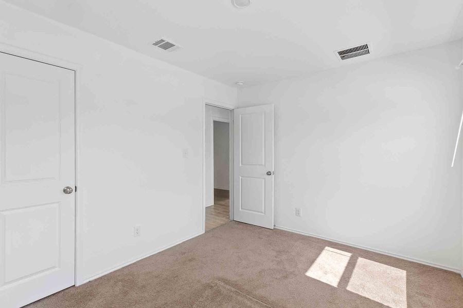 Spacious, unfurnished interior of a new home in Summerside, Lockhart (Image 21).