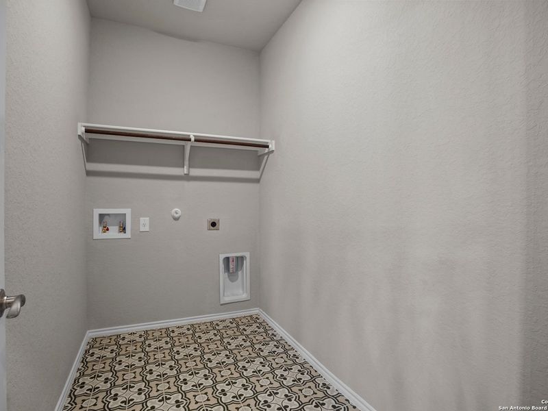 Spacious, unfurnished interior of a new home in Hannah Heights, Seguin (Image 31).