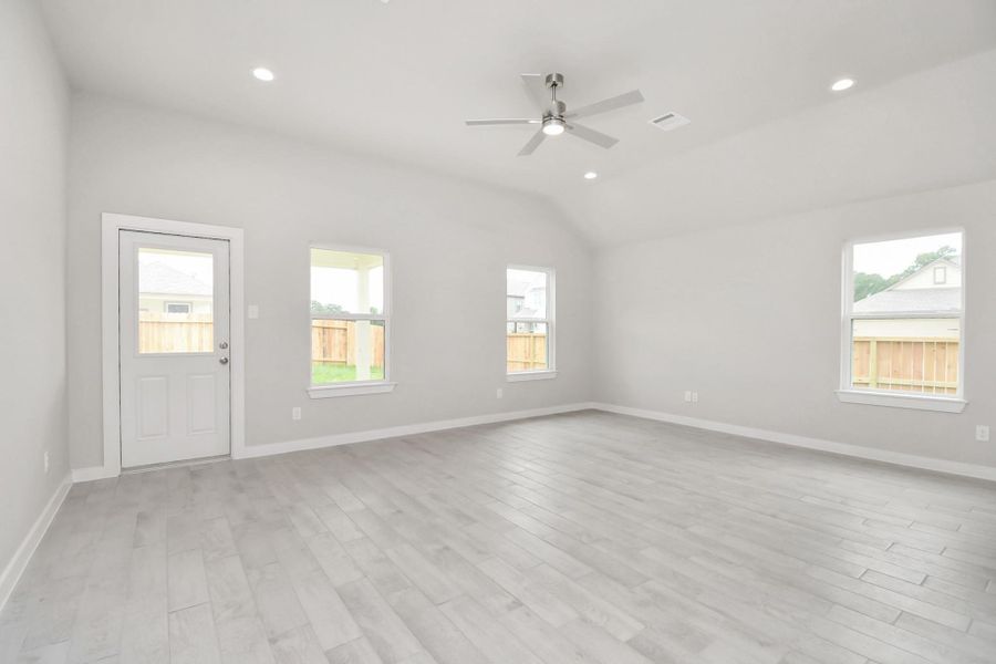 Spacious, unfurnished interior of a new home in Sheldon Ridge, Houston (Image 16). Spacious, unfurnished interior of a new home in Sheldon Ridge, Houston (Image 16).