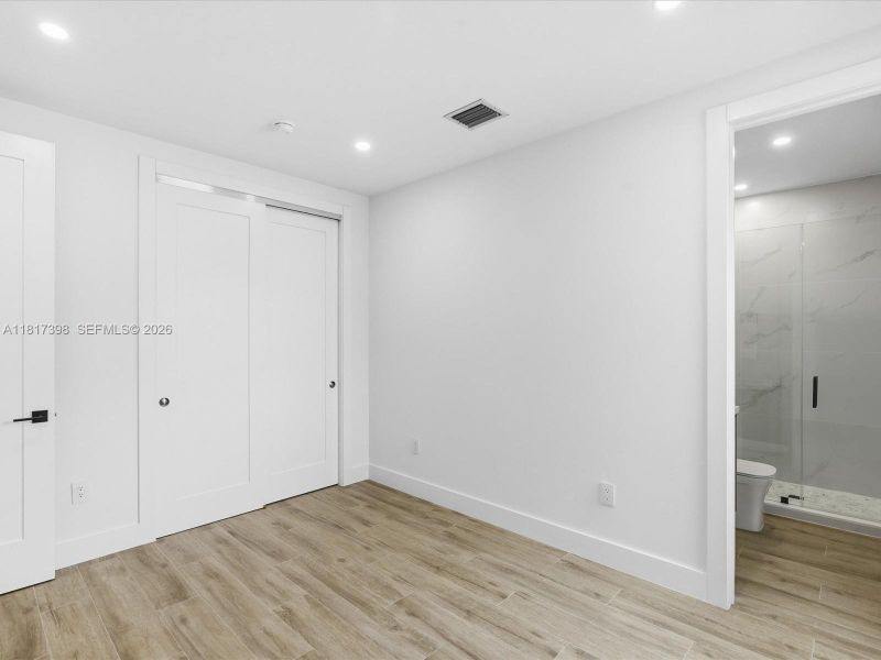 Spacious, unfurnished interior of a new home in , Miami (Image 23).