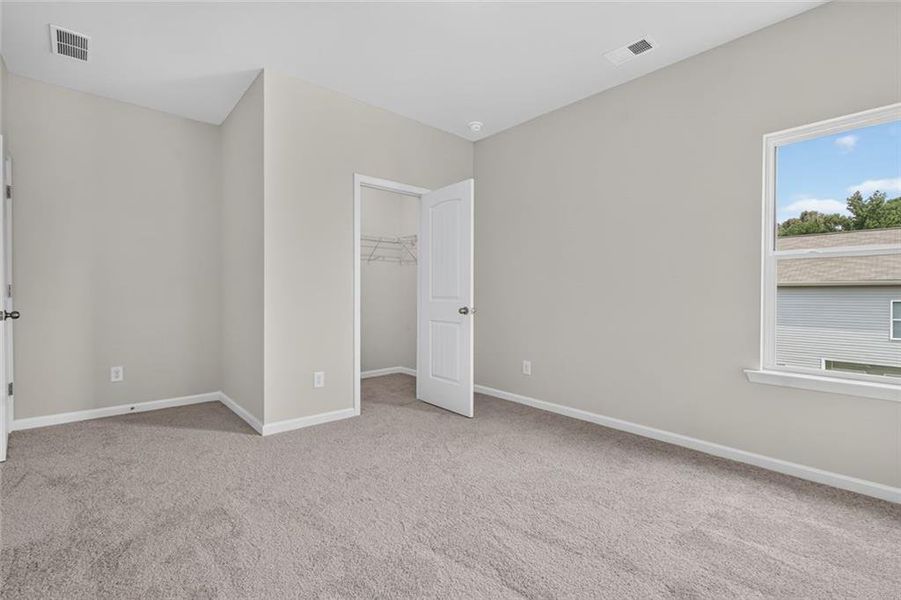 Spacious, unfurnished interior of a new home in Sycamore Crest, Calhoun (Image 30).