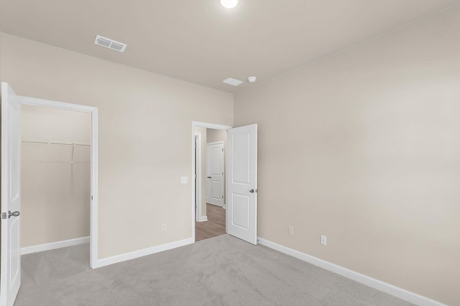 Spacious, unfurnished interior of a new home in , Ravenel (Image 17).