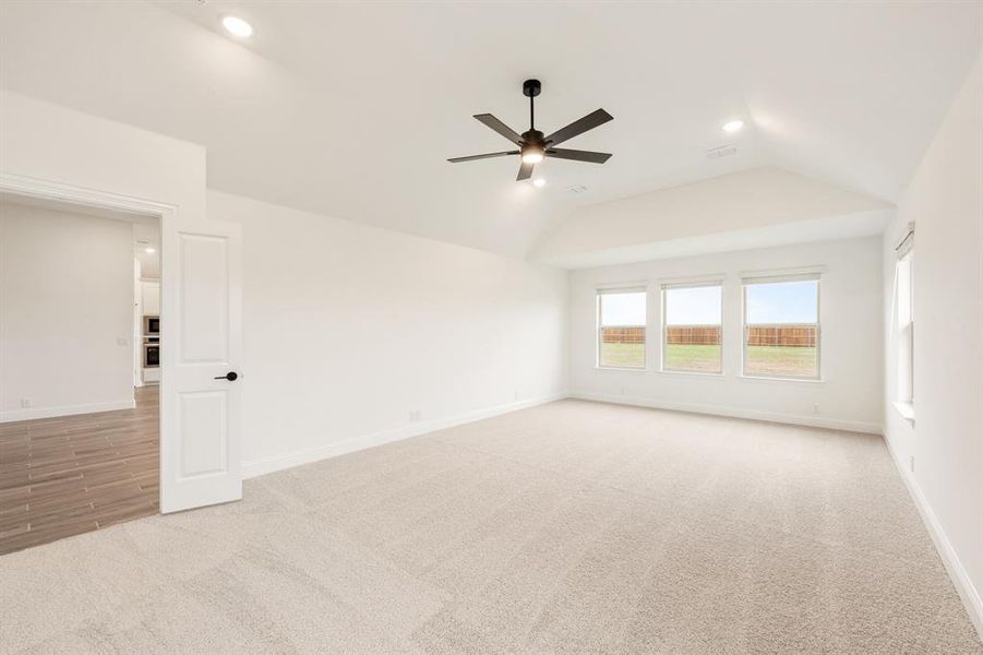 Spacious, unfurnished interior of a new home in Glenbrook, Red Oak (Image 24).