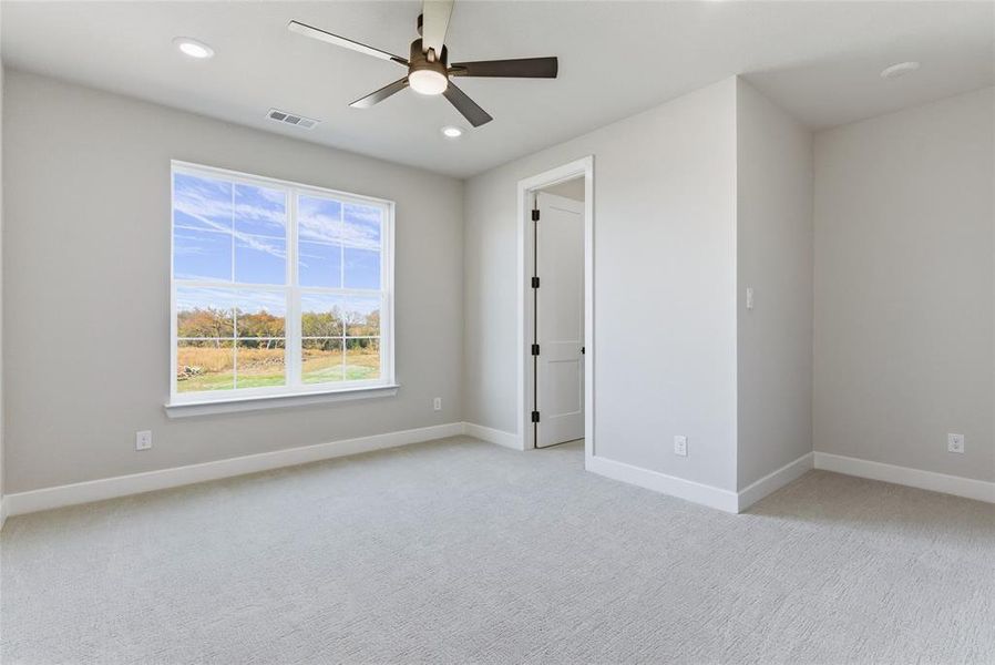 Spacious, unfurnished interior of a new home in Hidden Valley 1, Princeton (Image 22).