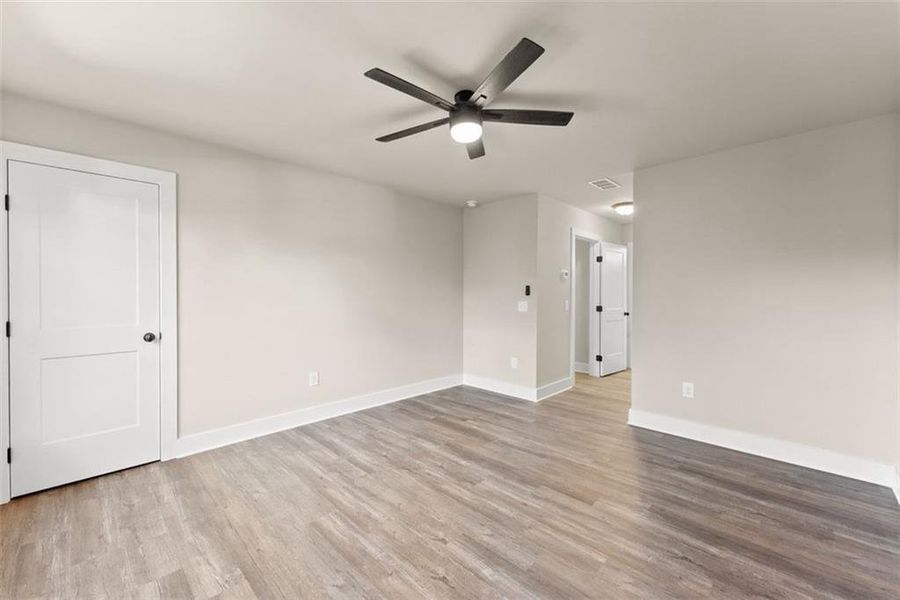 Spacious, unfurnished interior of a new home in , Gainesville (Image 14).