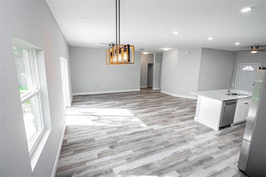 Spacious, unfurnished interior of a new home in , Lake Wales (Image 27).