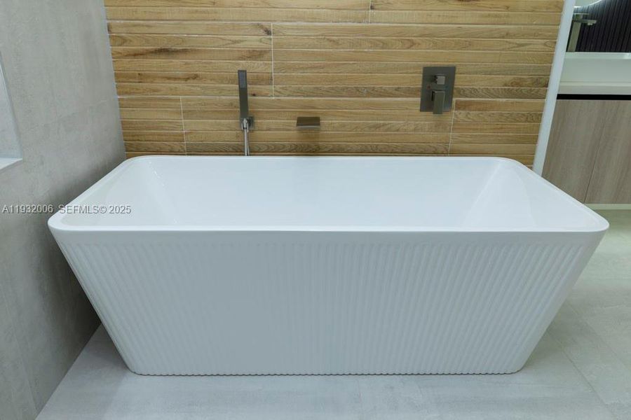 Close-up of interior finishes inside a home in , Cape Coral (Image 20).