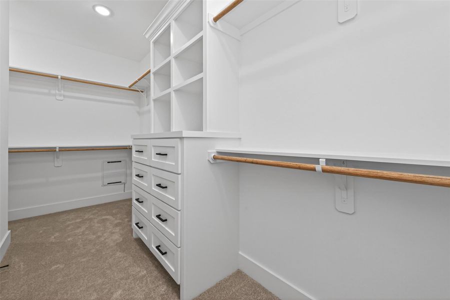 Spacious, unfurnished interior of a new home in , Dayton (Image 37).