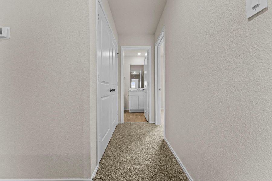 Spacious, unfurnished interior of a new home in Avenida, Converse (Image 28).