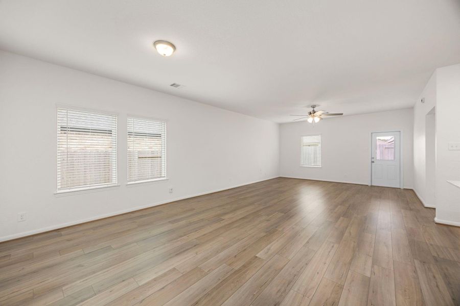 Spacious, unfurnished interior of a new home in Glen Oaks, Magnolia (Image 15). Spacious, unfurnished interior of a new home in Glen Oaks, Magnolia (Image 15).