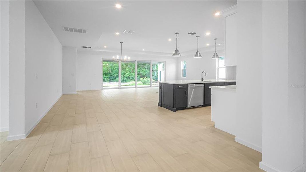 Spacious, unfurnished interior of a new home in Cresswind at Hammock Oaks, Lady Lake (Image 40).