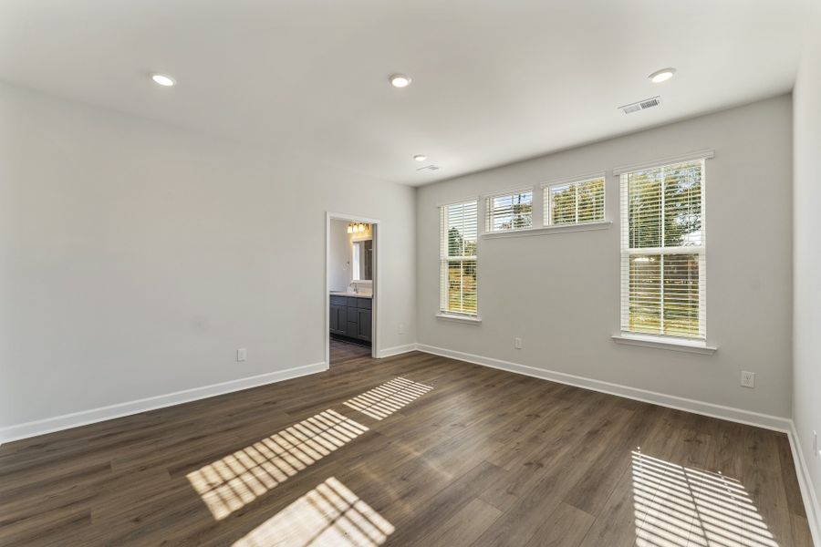 Spacious, unfurnished interior of a new home in Windsor Forest, Anderson (Image 23).