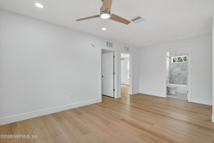 Spacious, unfurnished interior of a new home in , Jacksonville (Image 28).