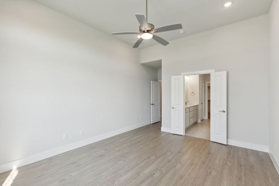 Representative unfurnished interior of a home built from the Dove by Centre Living Homes in Dove Hollow, Waxahachie (Image 42).