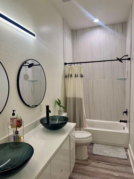 Secondary bathroom with dual sinks