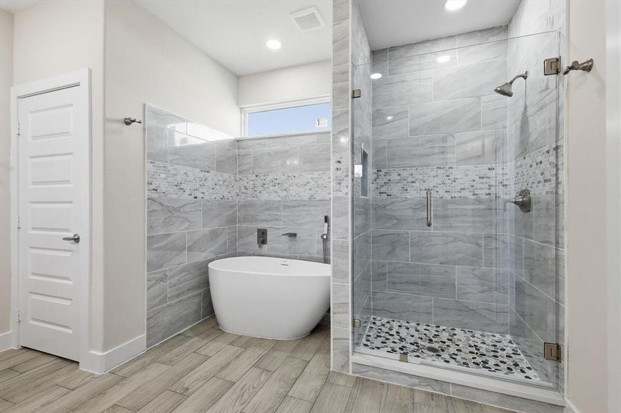 Furnished interior view inside a new home in , Terrell (Image 11).