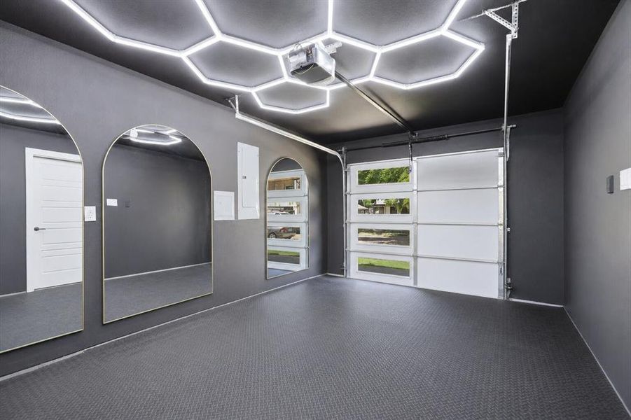 Spacious, unfurnished interior of a new home in , Dallas (Image 23).