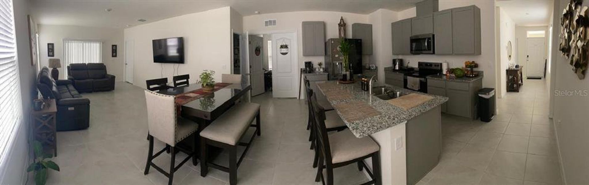 Furnished interior view inside a new home in , Ocoee (Image 8).