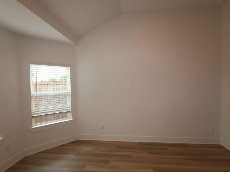 Spacious, unfurnished interior of a new home in Summerview, Fulshear (Image 12). Spacious, unfurnished interior of a new home in Summerview, Fulshear (Image 12).