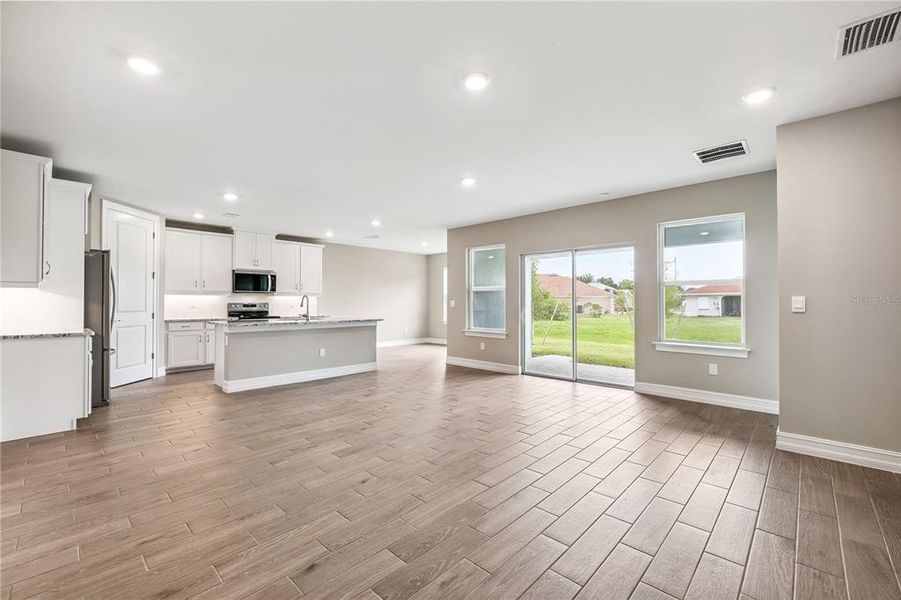 Spacious, unfurnished interior of a new home in Burnt Store Village, Punta Gorda (Image 16).