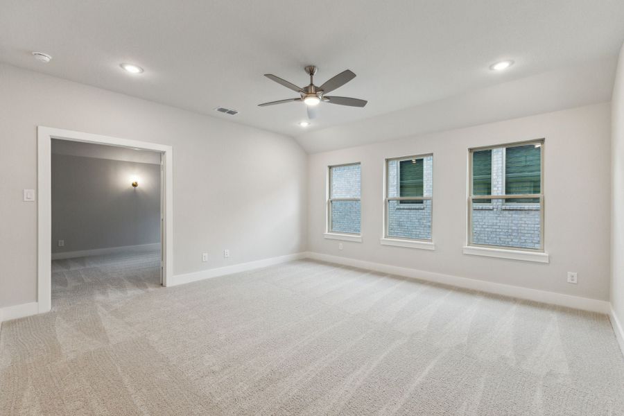 Spacious, unfurnished interior of a new home in Painted Tree Lakeside, McKinney (Image 34).