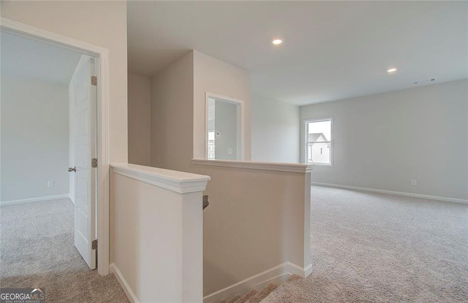Spacious, unfurnished interior of a new home in Ponderosa Farms Manor, Gainesville (Image 41).