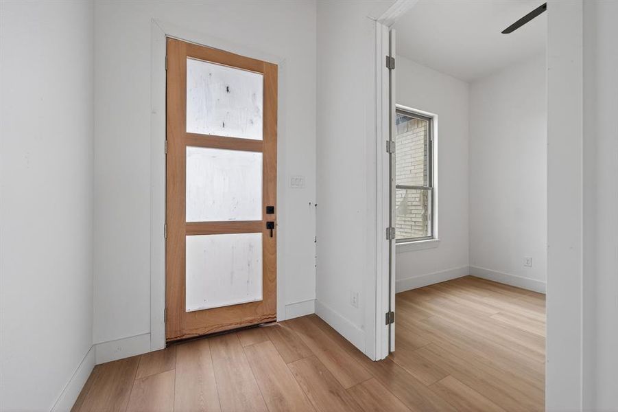 Spacious, unfurnished interior of a new home in , Lone Oak (Image 18).