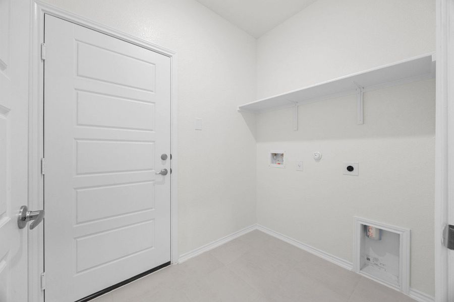 Spacious, unfurnished interior of a new home in Creekside at Estancia, Austin (Image 28).